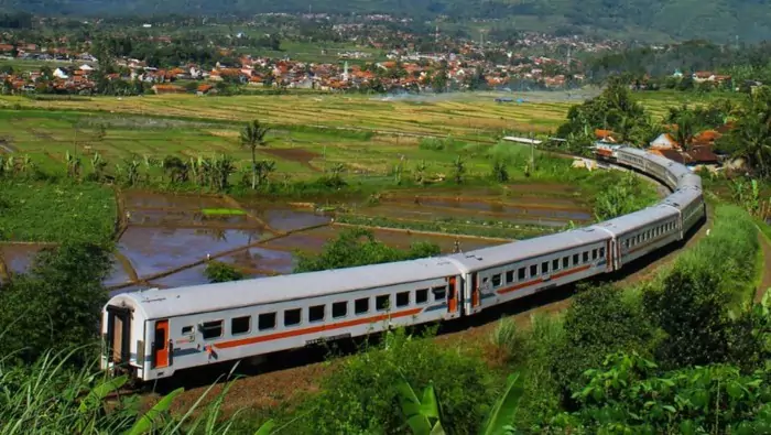 Cheap Train from Jakarta to Bandung – A $1 Journey of Scenic Charm