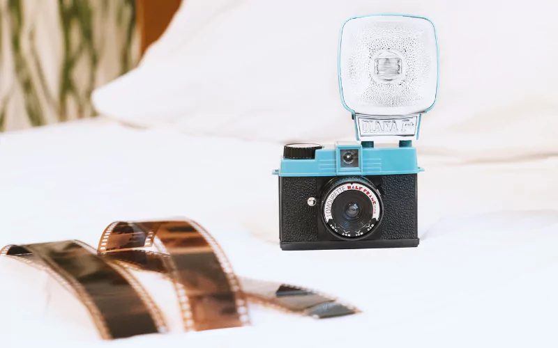 Analog travel camera