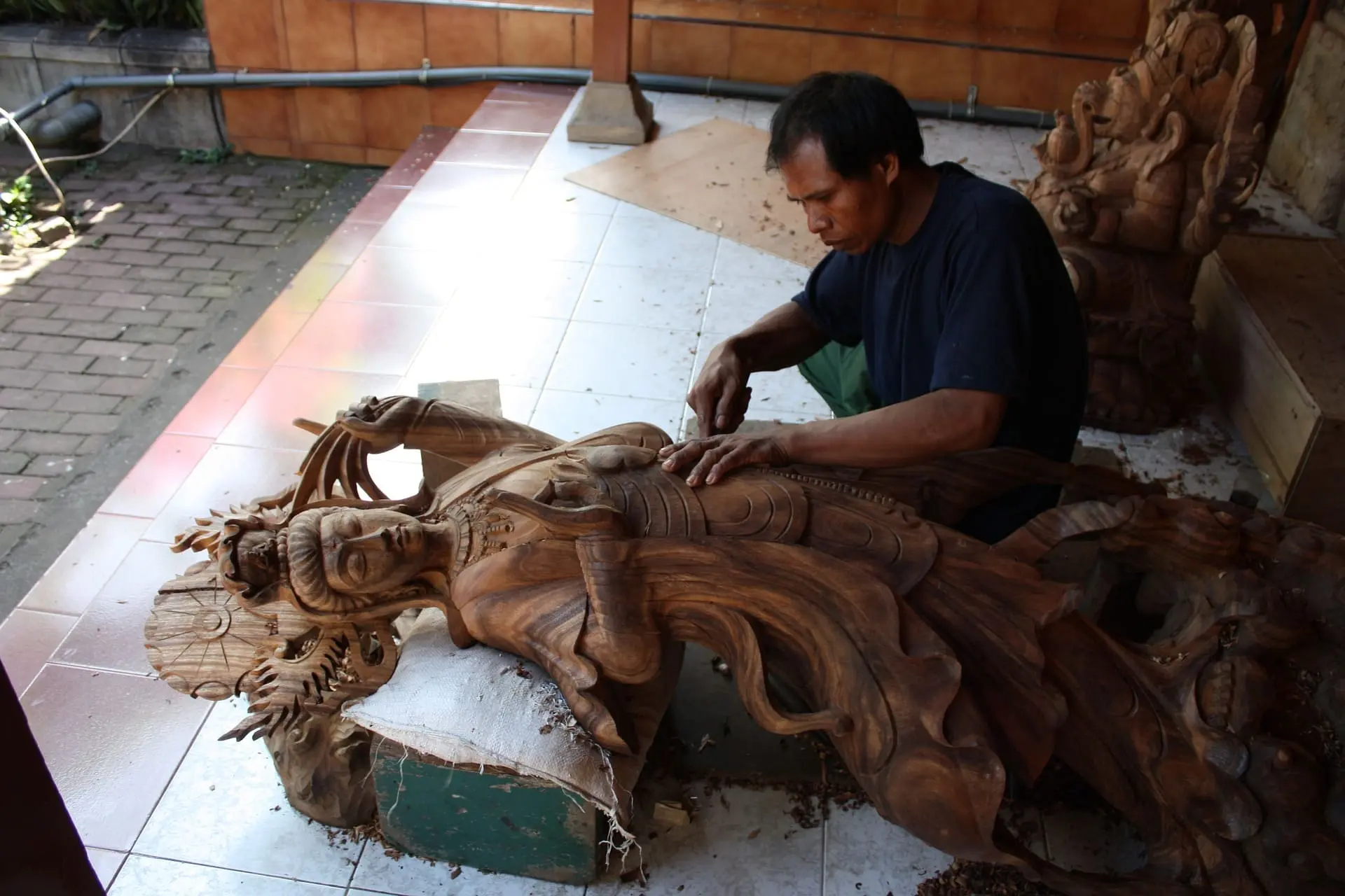 Timeless Eastern Indonesian Crafts